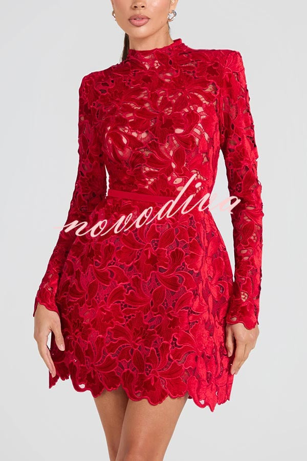 Minivestido tulipán Lydia de encaje floral bordado con manga larga y cinturón