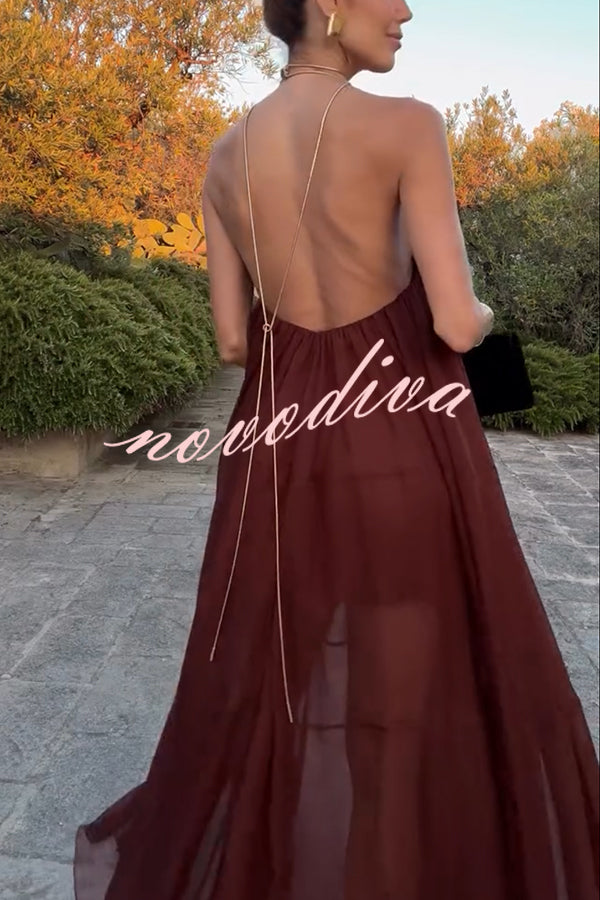 Vestido largo vaporoso de gasa ligera con cuello halter de cadena, espalda descubierta y corte en A