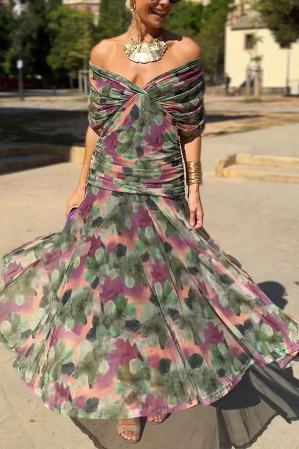 Vestido largo vacacional de malla con estampado único, escote en V y cintura marcada