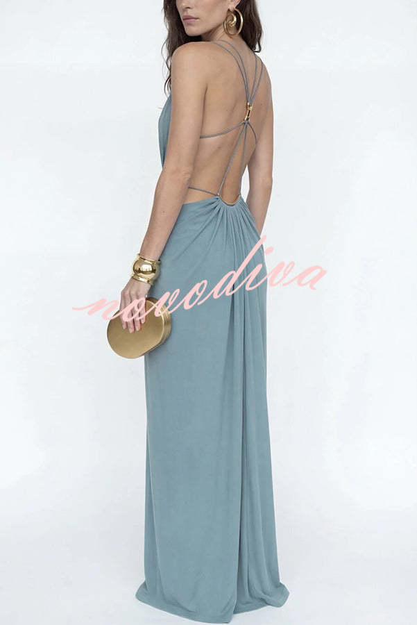 Vestido largo Athena con aberturas de eslabones metálicos, lazada en la espalda y caída drapeada