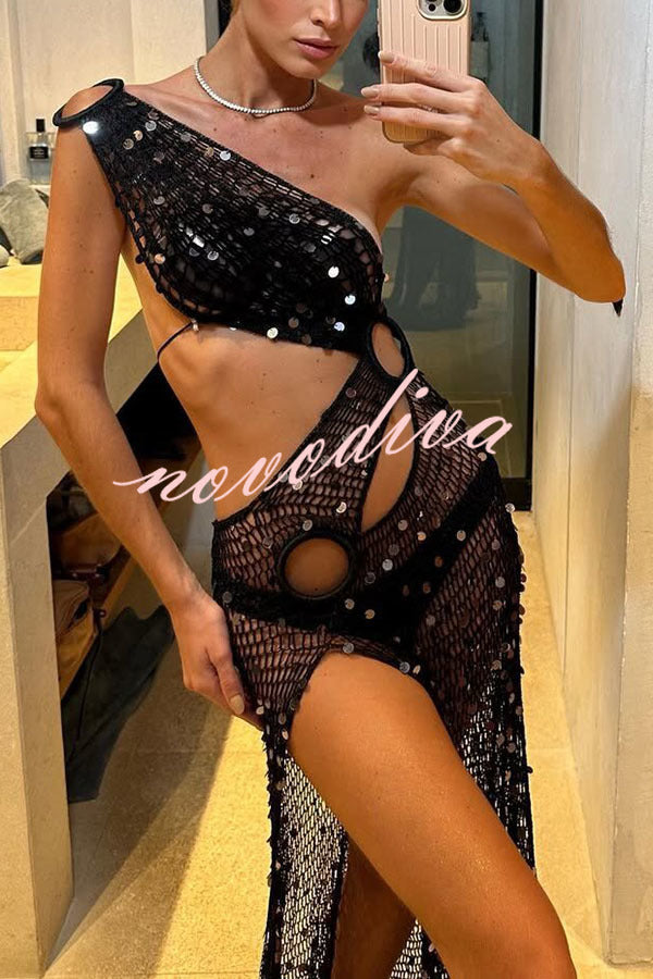 Vestido largo tipo pareo de punto calado con lentejuelas, un solo hombro, detalle de aro y abertura