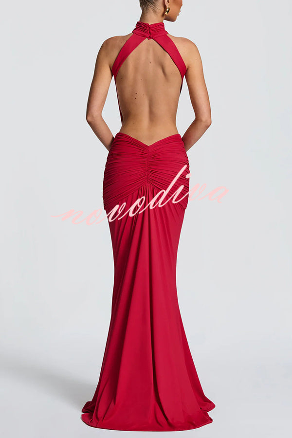 Vestido largo Thekla de punto elástico y fluido con cuello alto, fruncido, espalda descubierta y drapeado