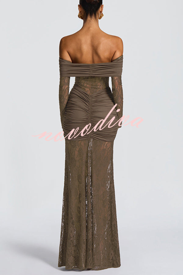 Vestido largo ajustado de color liso con hombros descubiertos, encaje, manga larga y plisado