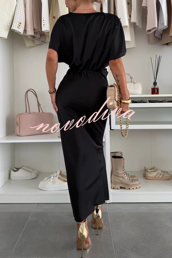 Vestido largo ajustado de satén liso con escote de pico y nudo cruzado