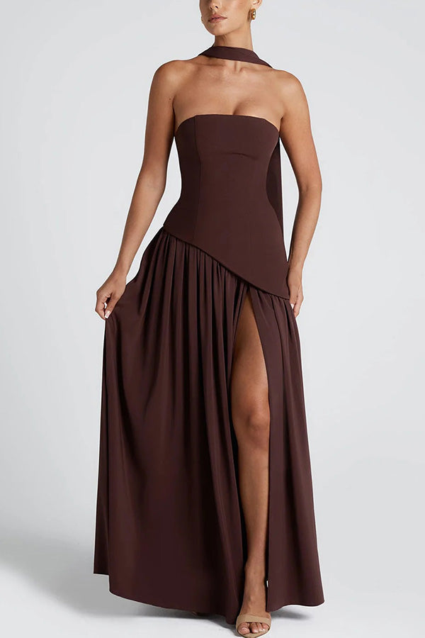 Vestido largo elegante de gasa con hombros descubiertos, bajo plisado, pañuelo y abertura