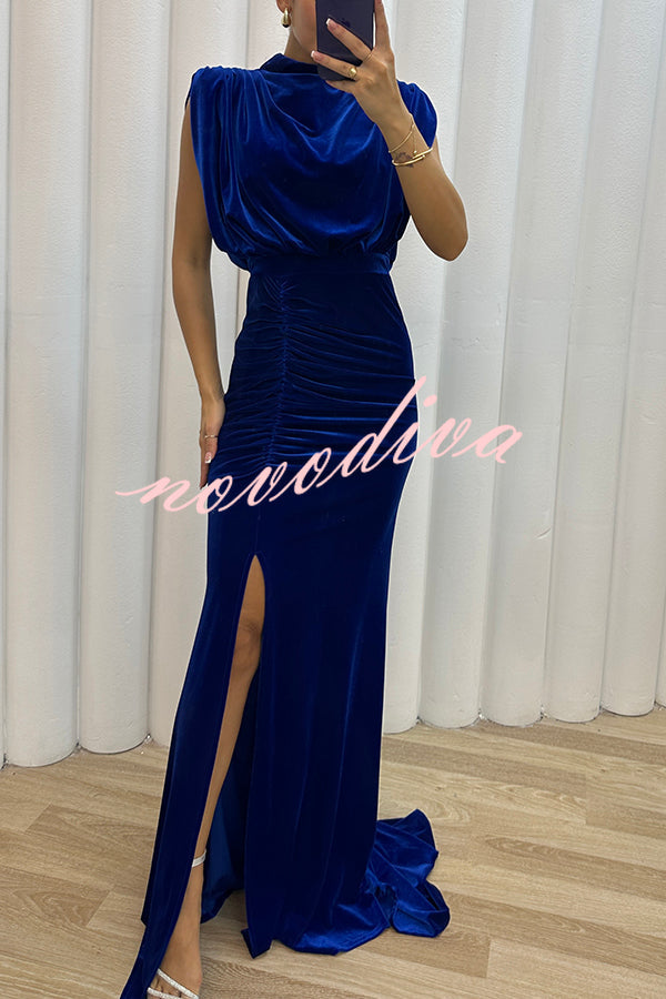 Vestido largo de fiesta Musa de Milán de terciopelo con hombreras, fruncido, cinturón y abertura