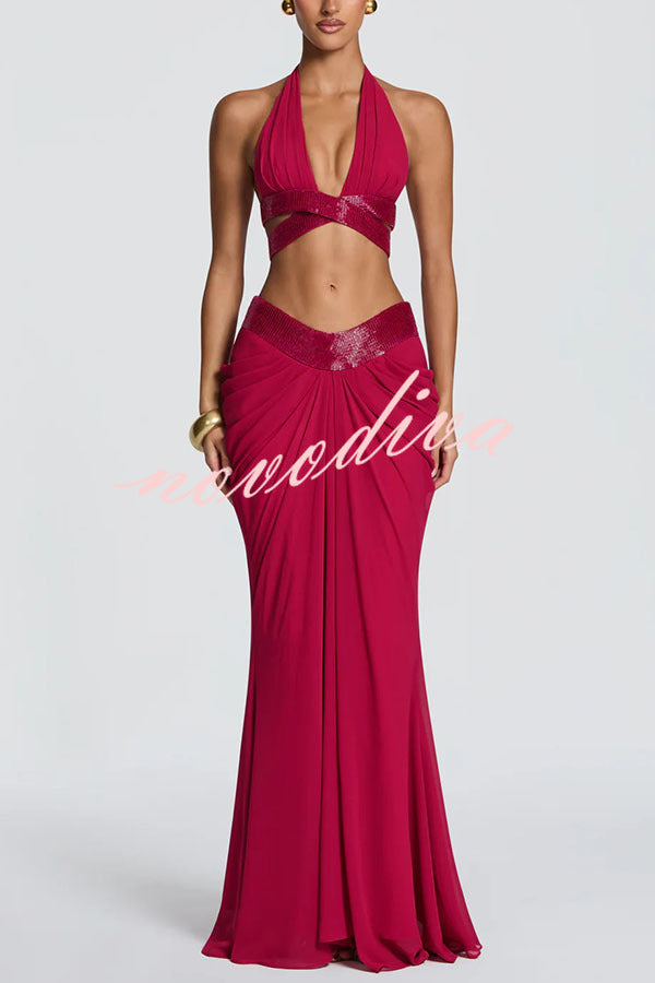Conjunto Sophie de top halter corto de gasa con ribete adornado y falda larga con drapeado fruncido