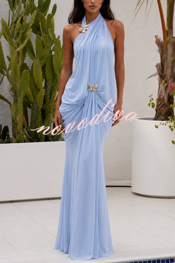 Vestido largo de malla de un solo hombro con clips metálicos de mariposa y espalda descubierta