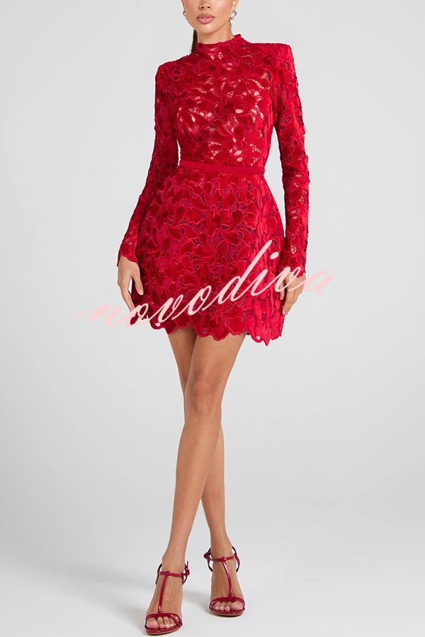 Minivestido tulipán Lydia de encaje floral bordado con manga larga y cinturón