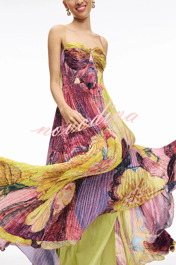 Vestido largo plisado con estampado floral vibrante y escote corazón