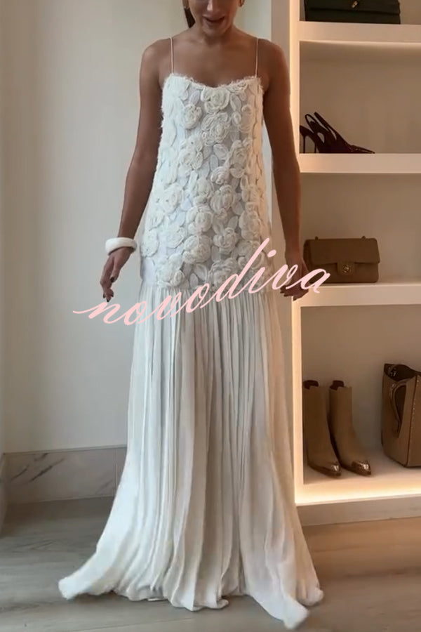 Vestido largo lencero Déjate Llevar con aplique floral y bajo de gasa plisada