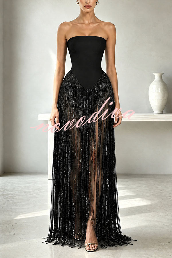 Vestido largo Sexy y Atrevida liso con hombros descubiertos y bajo con flecos