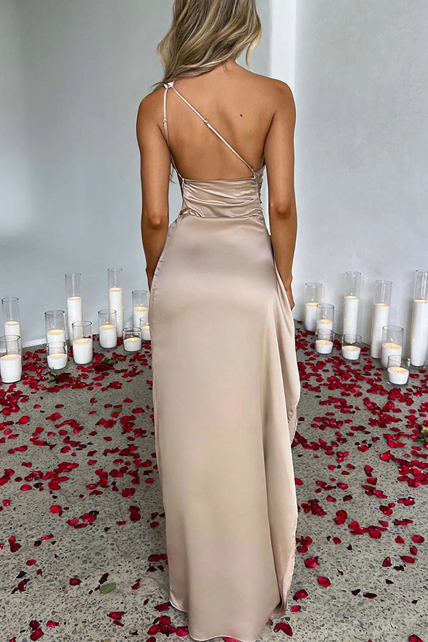 Vestido largo Fits Your Curves de satén asimétrico drapeado con abertura