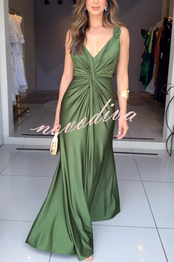 Vestido largo Brillar Juntas de satén drapeado con nudo, tirantes, sin mangas y con abertura