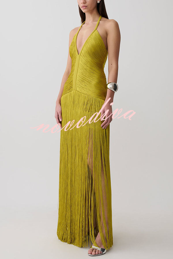 Vestido largo Estética Rítmica drapeado con flecos, cuello halter, escote de pico y sin mangas