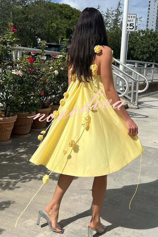 Minivestido evasé Silueta Juguetona y Favorecedora con rosa 3D y tirantes drapeados