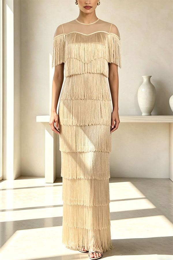 Vestido midi Elowyn de malla con flecos escalonados de patchwork, cuello redondo y manga capa