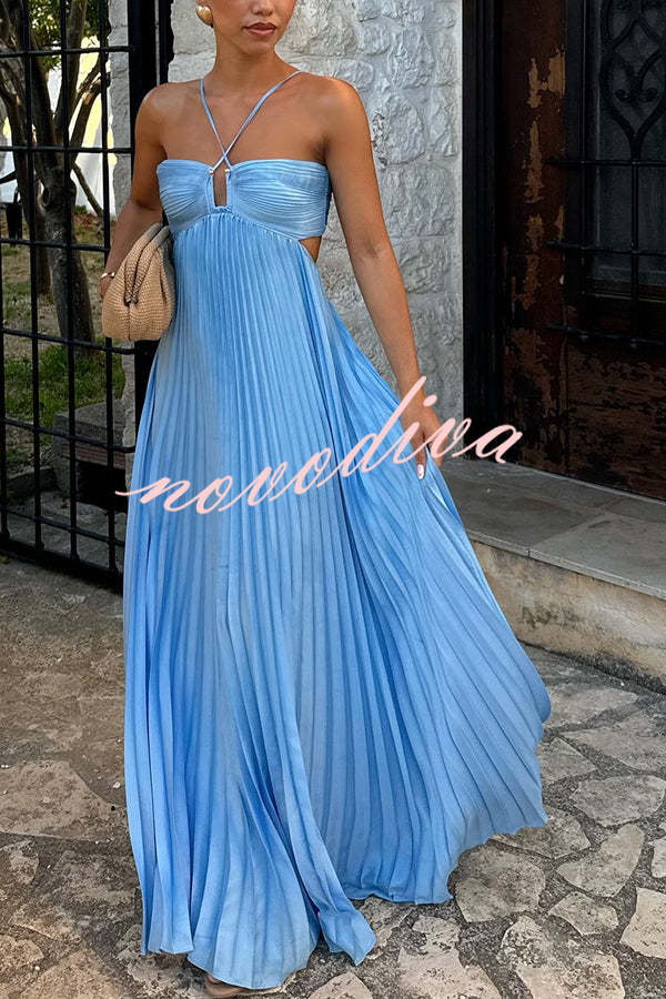 Vestido largo vaporoso Caught Your Eyes de satén plisado con tirantes cruzados y aberturas