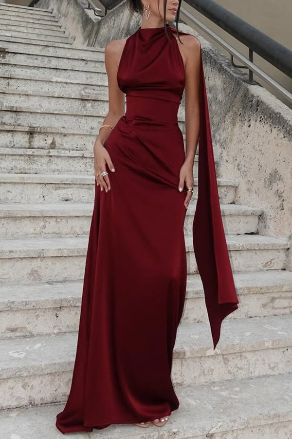 Vestido largo elegante de satén en color liso, sin mangas y con cintura marcada