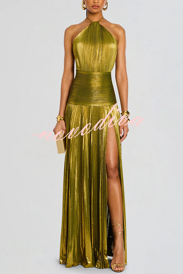 Vestido largo Glamuroso de tejido metalizado plisado con cuello halter, espalda abierta y abertura