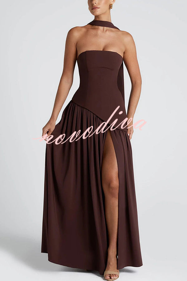 Vestido largo elegante de gasa con hombros descubiertos, bajo plisado, pañuelo y abertura
