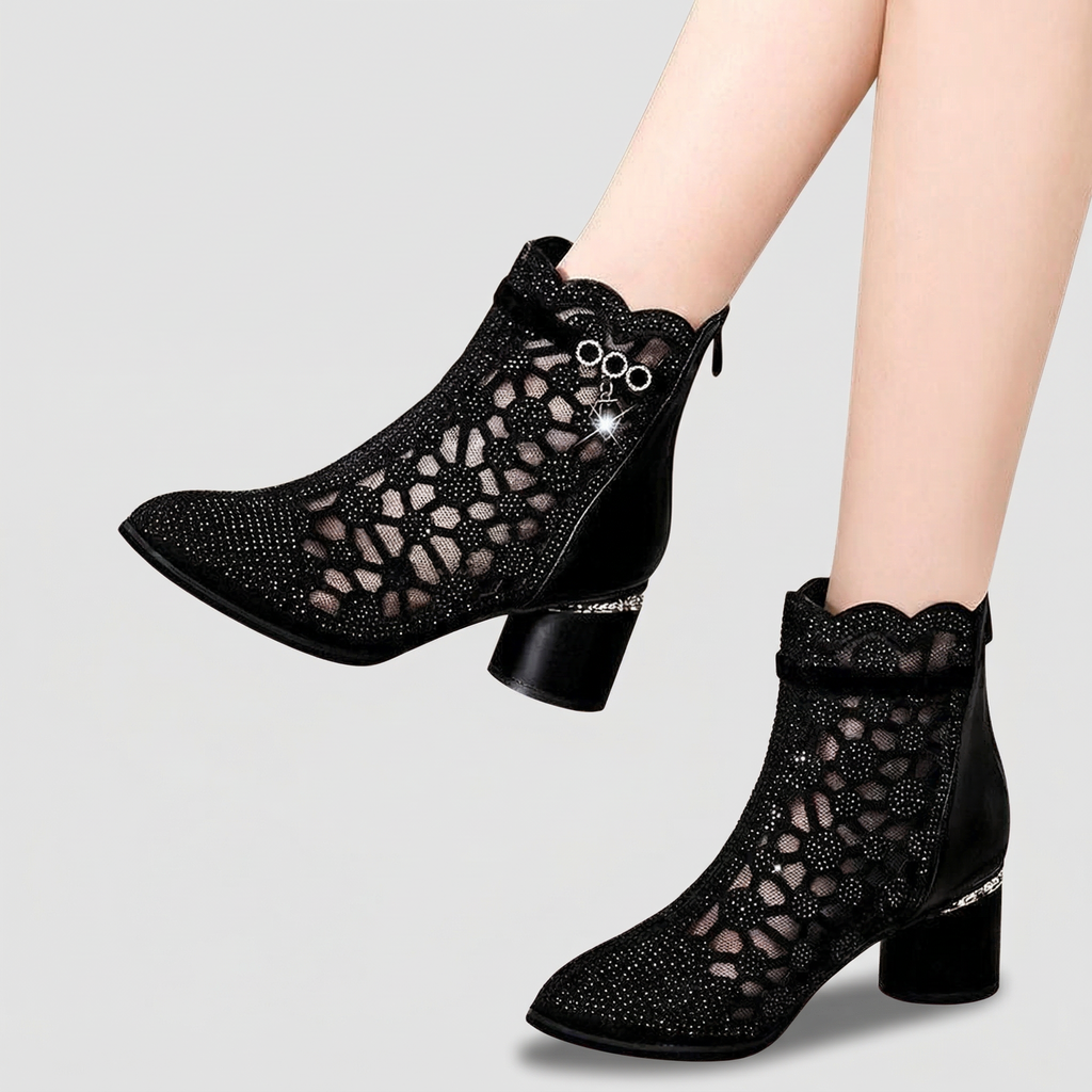 Valeria: botas de tacón elegantes con recortes y encaje