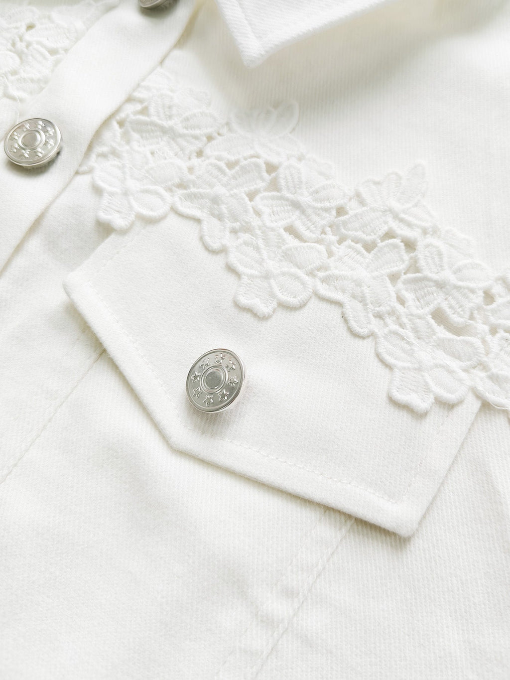 Sunnelace™ | Chaqueta con Paneles de Encaje